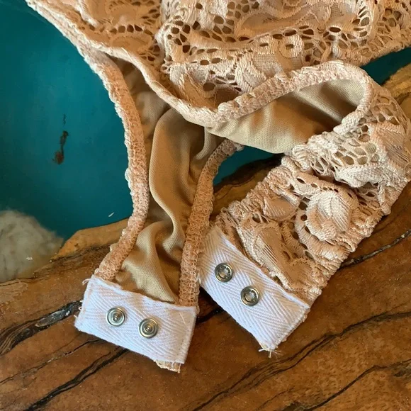 NEW Windsor Brand Lace Bodysuit ❤️ - Picture 4 of 5